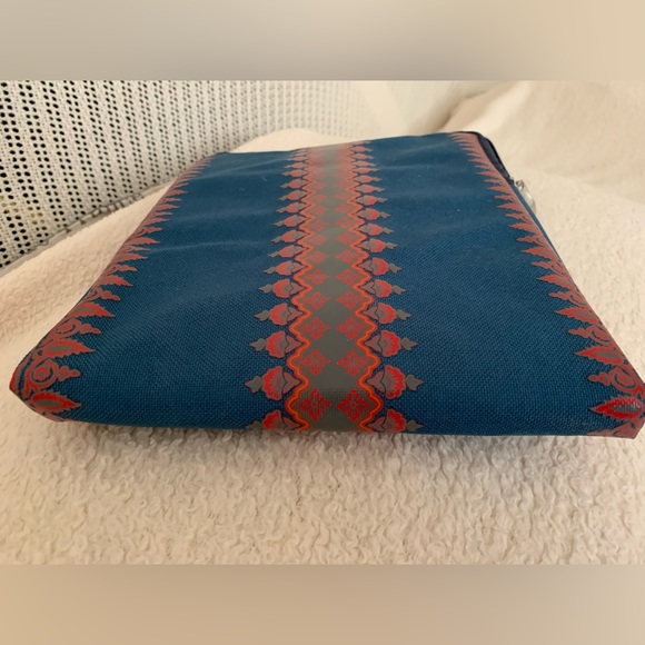 Bundle: Tablet Cover & Cellphone Flashlight 1) Blue with Red Pattern 2) Unopened - Picture 5 of 9